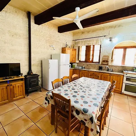 4 Bedroom With Private Pool * Xagħra