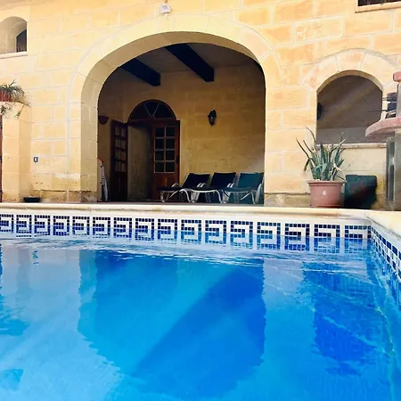 Semesterbostad 4 Bedroom With Private Pool *