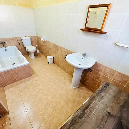 4 Bedroom With Private Pool *