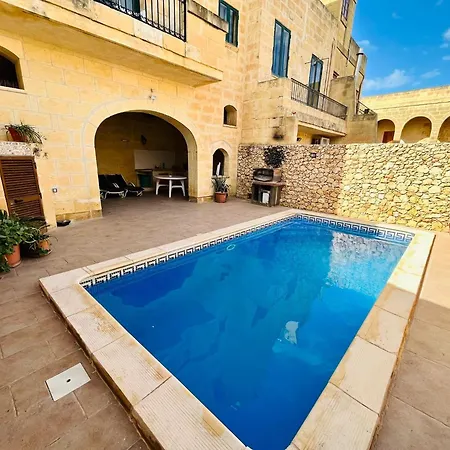 4 Bedroom With Private Pool Holiday home Xaghra