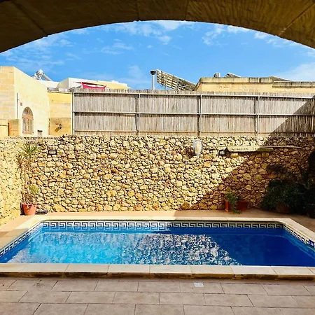 4 Bedroom With Private Pool * Xaghra