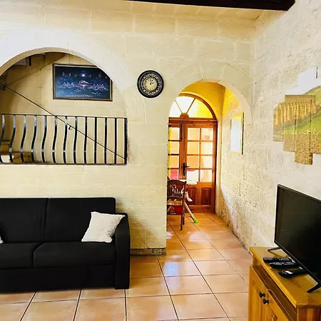 4 Bedroom With Private Pool *