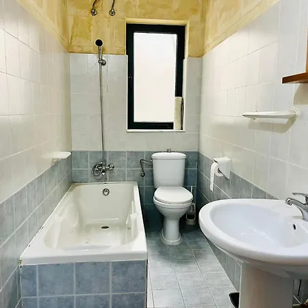 4 Bedroom With Private Pool *